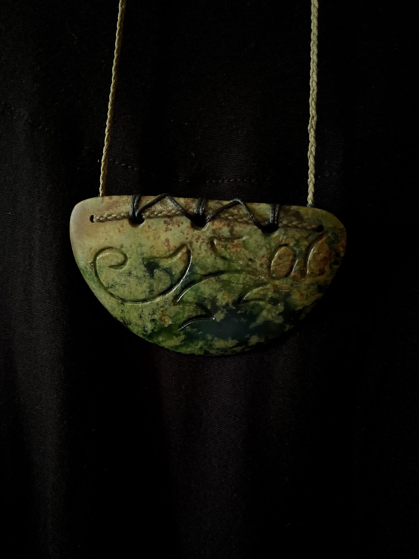 Tuatara (Reptile) Breastplate - Pounamu