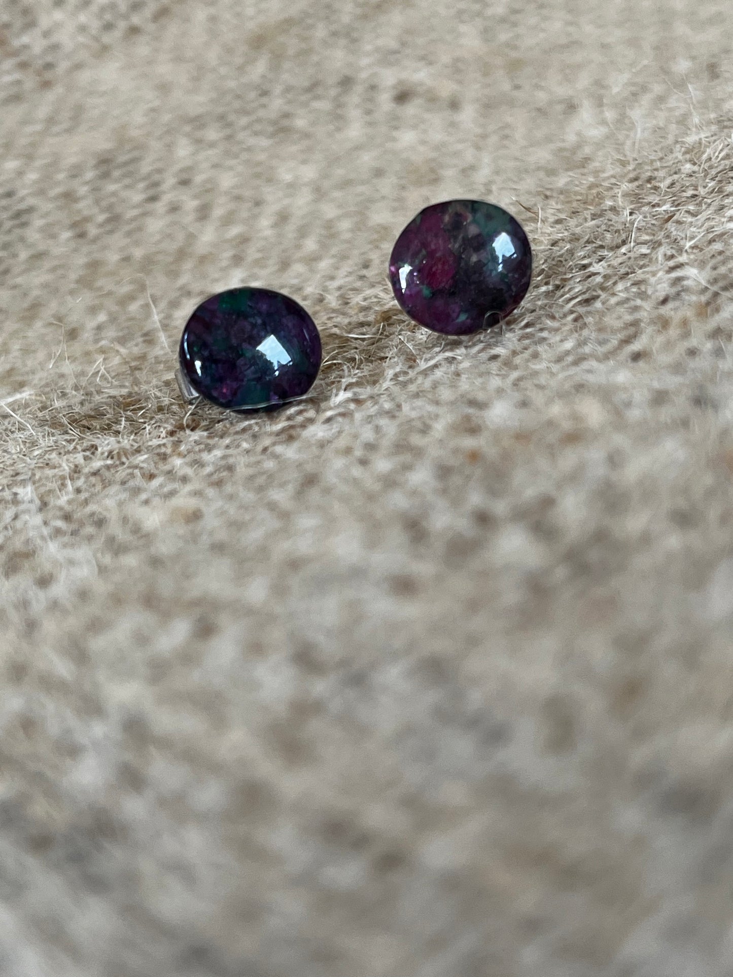 Ruby Rock - Earring studs