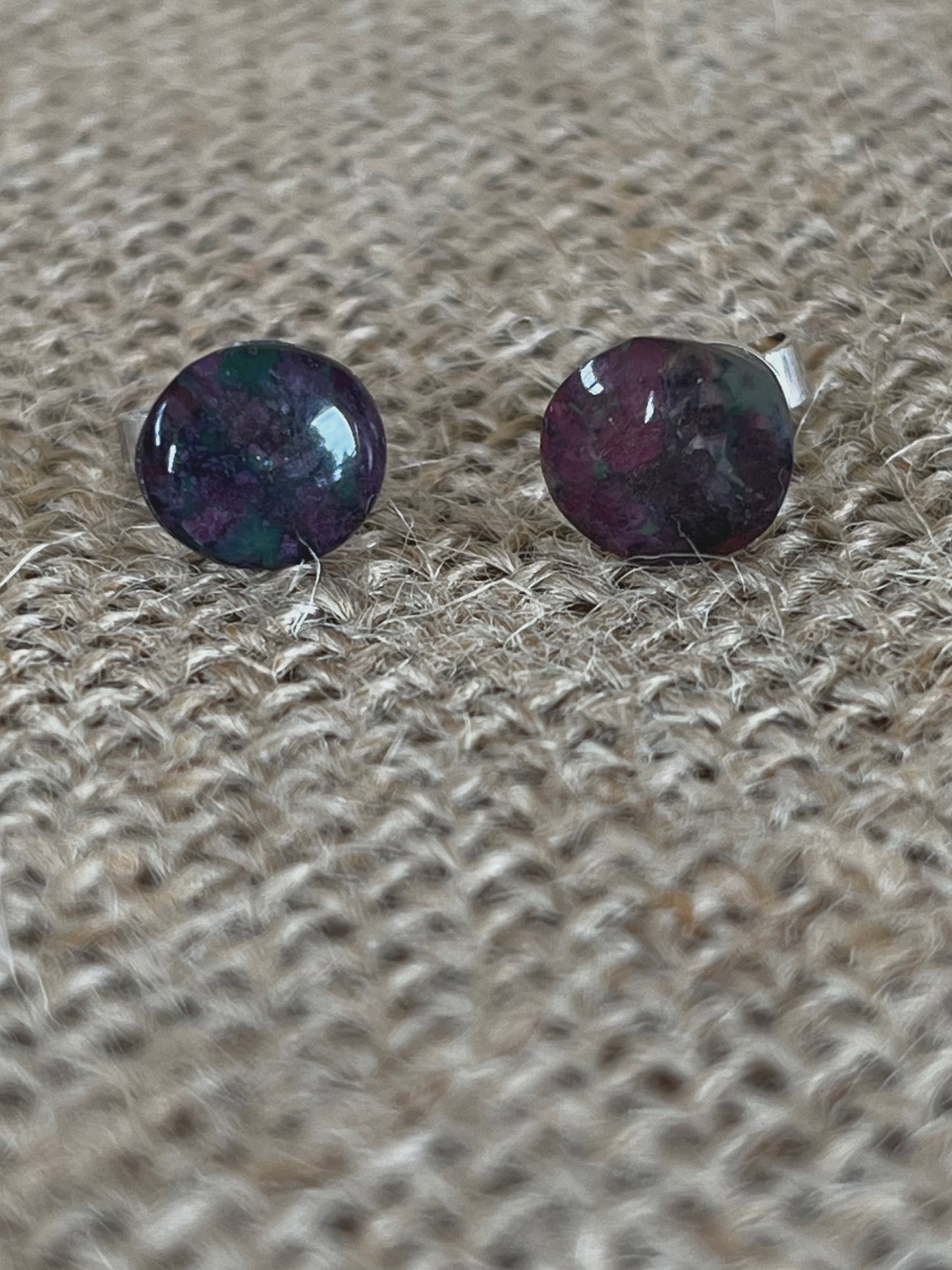 Ruby Rock - Earring studs